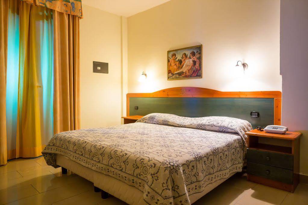 Hotel Barone Di Mare Melendugno Esterno foto